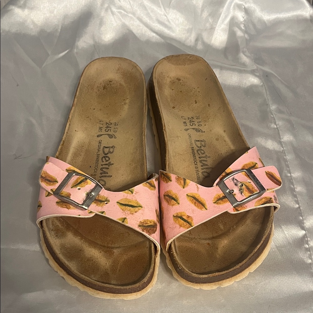 Birkenstock Pink Sandals with lips 👄 Print